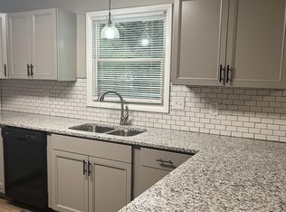 849 N Brook Forest Rd, Derby, KS 67037