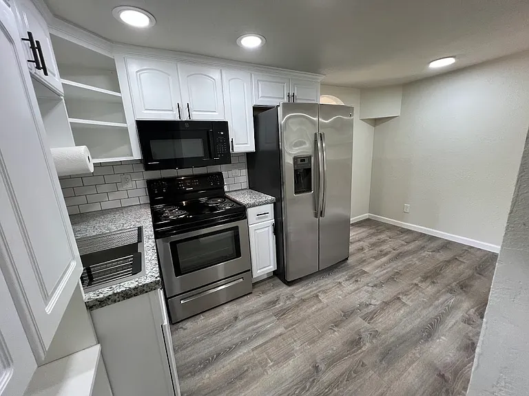 349 San Diego St — Photo 19