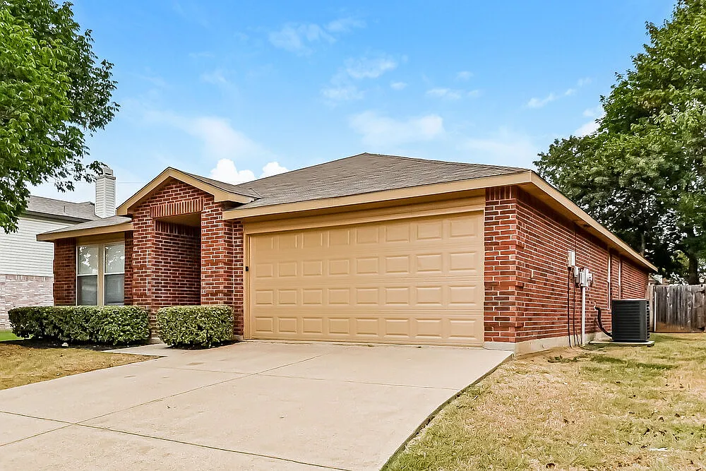 3 bed, 2.0 bath, 2086 sqft, $2,335 — Photo 4