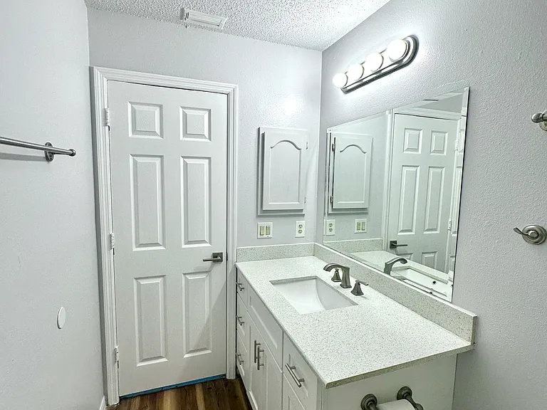 190 Bamboo Dr #B — Photo 5