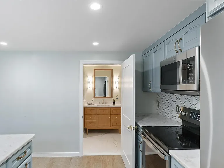 1401 S Greenbrier St #2 — Photo 5
