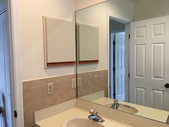 5th image of 1025 Jamaica Way