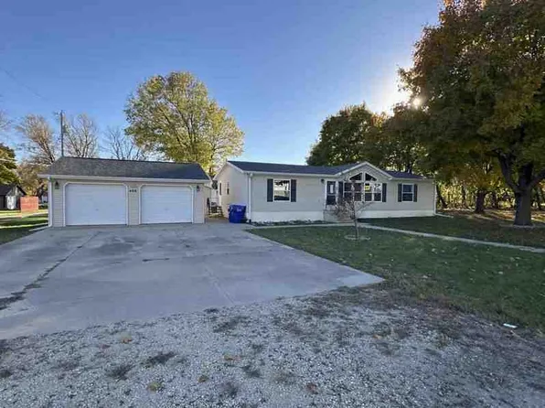 400 Lincoln Dr NE, Oelwein, IA 50662