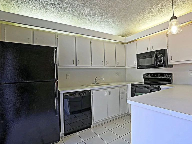 1556 Park Meadows Dr #1 — Photo 9