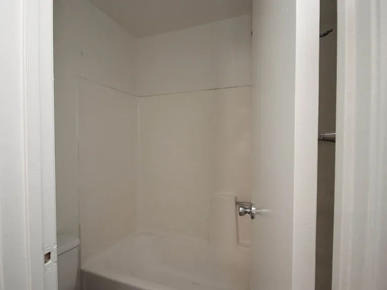 72 S Greenwood Ave #10 — Photo 16
