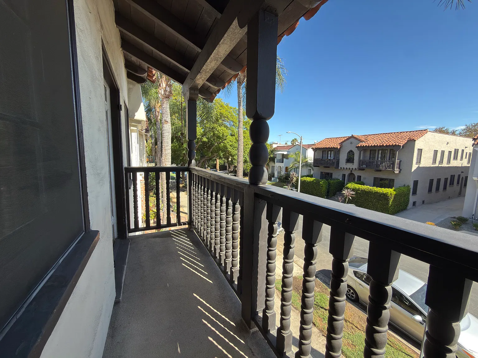 401 N Genesee Ave — Photo 2