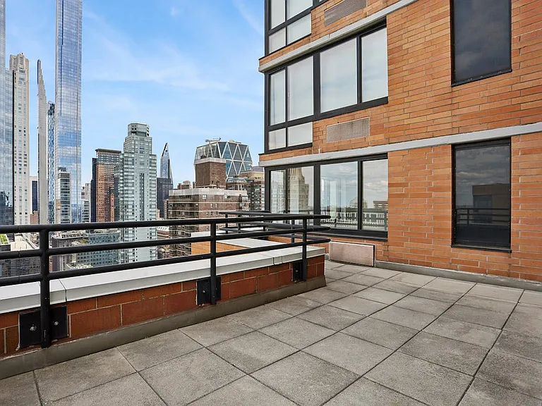 Columbus Cir #S44D — Photo 11