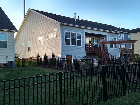 3rd image of 516 Lakeview Dr