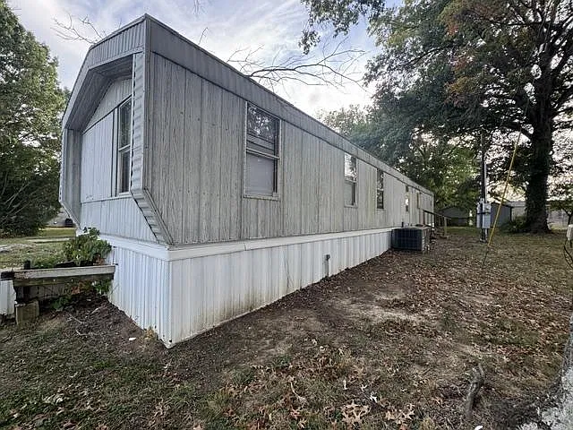 404 Lee St — Photo 3