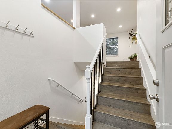 3rd image of 3697 SE Ardenwald Place