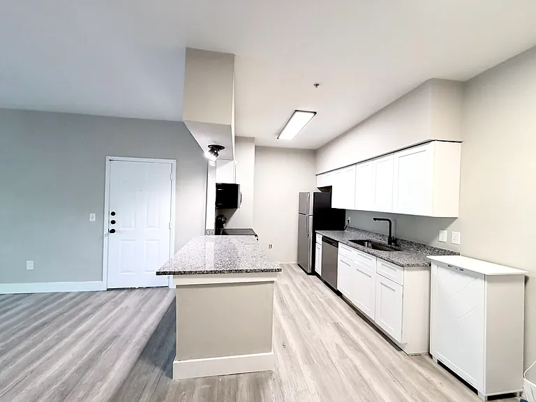 New Kitchen Cabinets and Granite Countertops!