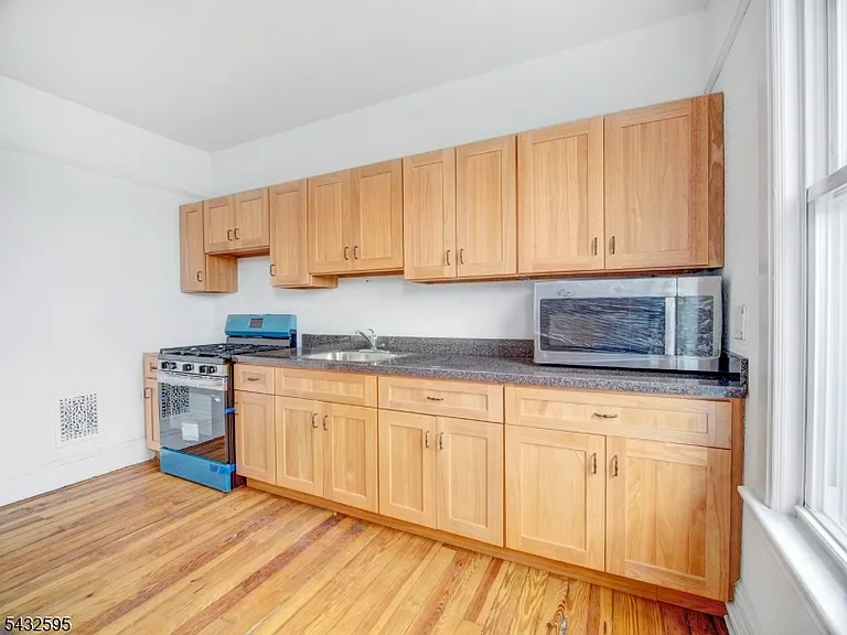 444 N Broad St — Photo 12