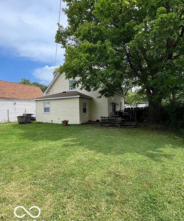 2nd image of 3048 Carson Ave