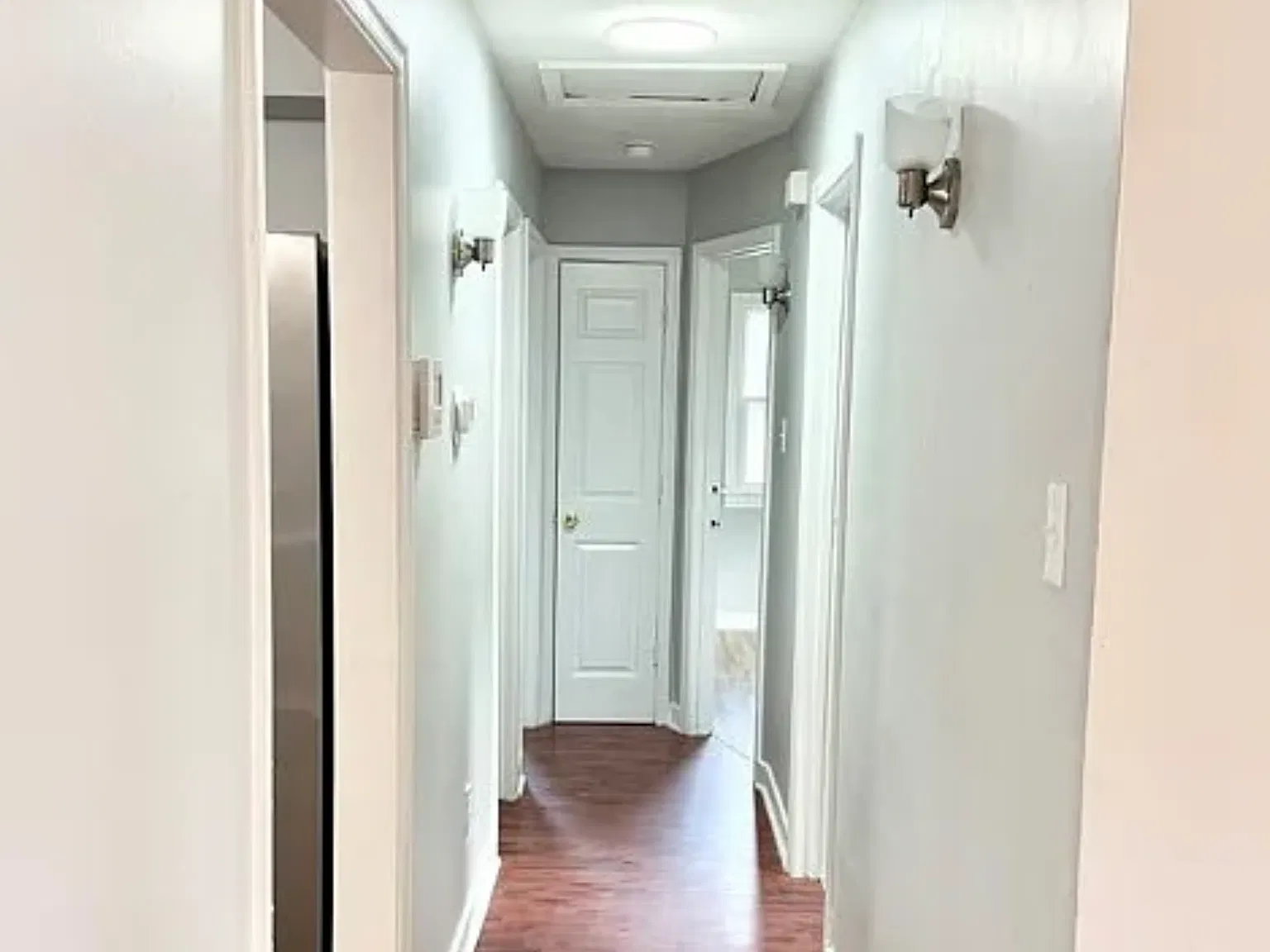 3 bed, 1.5 bath, 1040 sqft, $2,300 — Photo 4