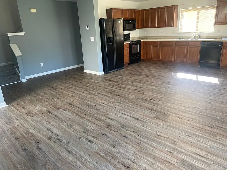 370 Charter Oak Ct — Photo 7
