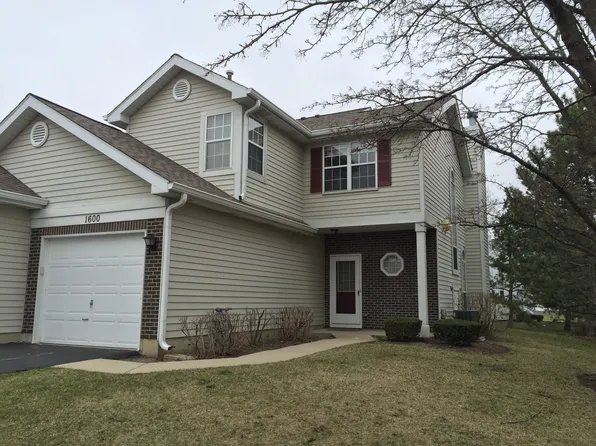 1600 Woodhaven Ct, Mundelein, IL 60060