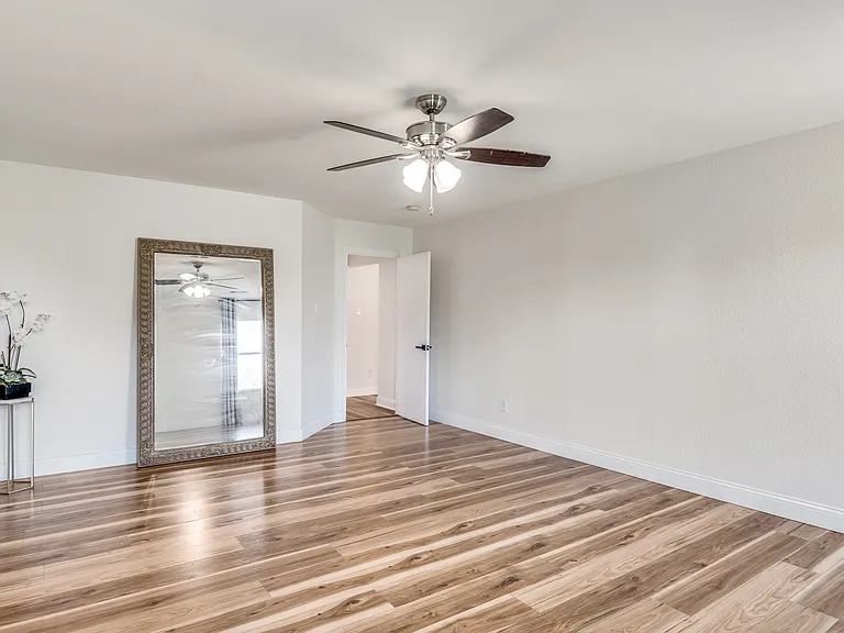 1010 Oakbrook Dr — Photo 10