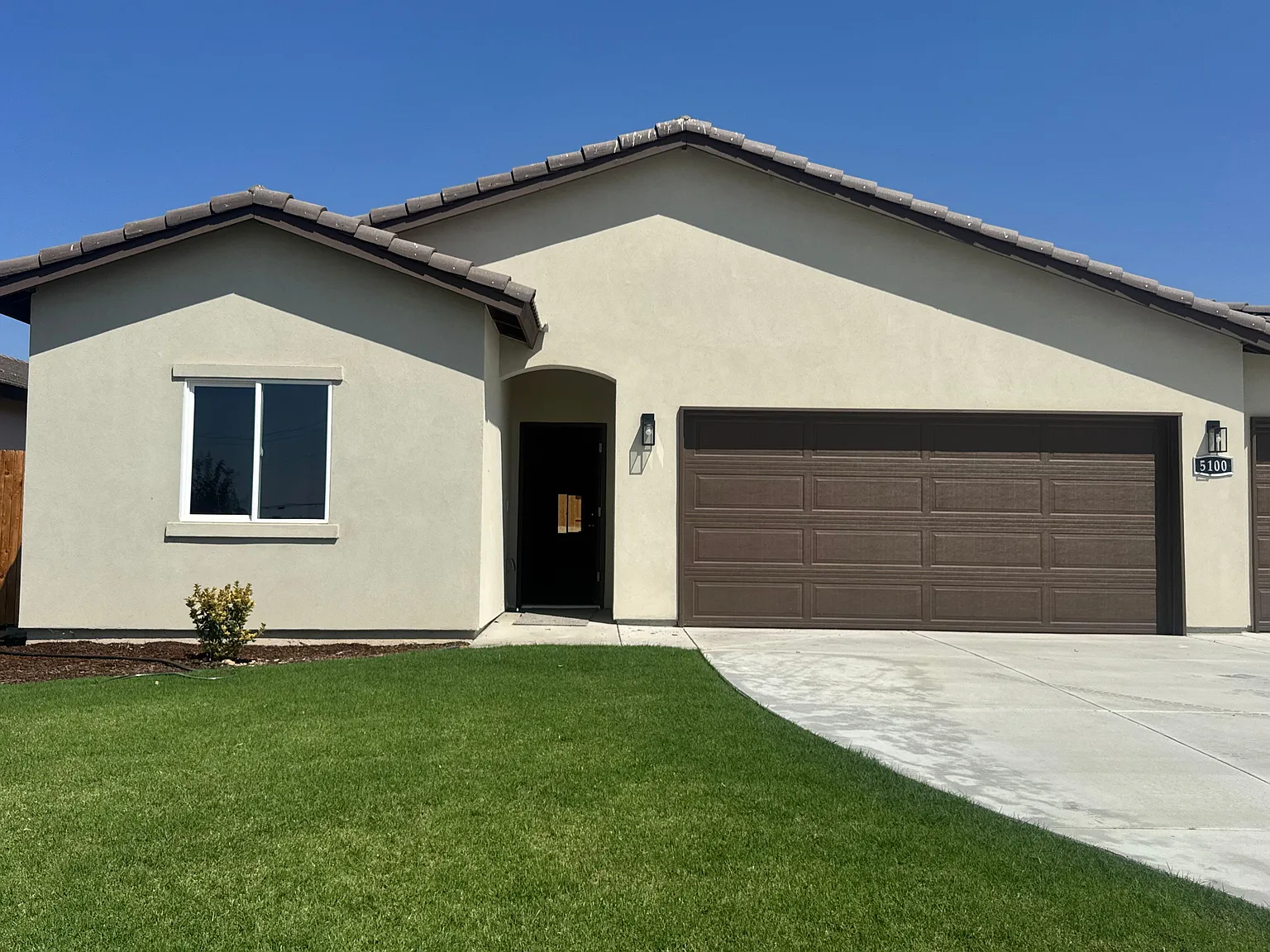 4 bed, 1883 sqft, $2,500 — Photo 1