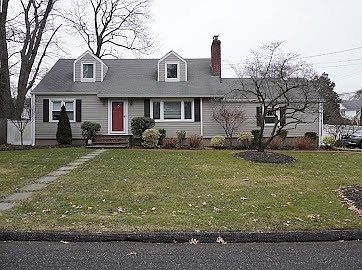1st image of 15 Macarthur Ave