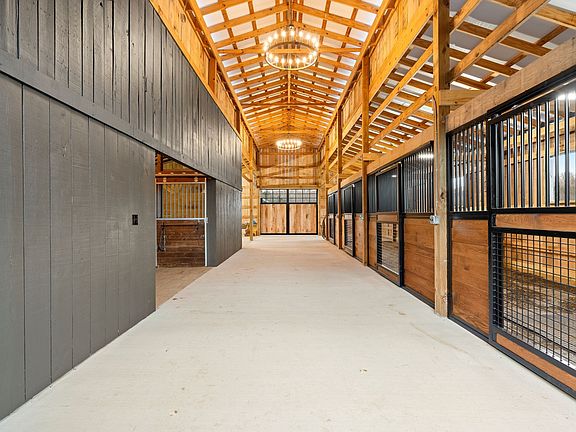 4th image of 3264 Southall Rd