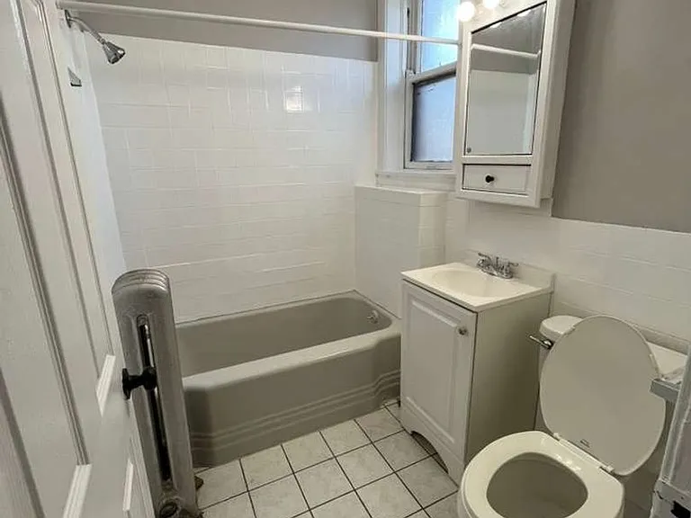 SPACIOUS 2 BEDROOM APARTMENTS AVAILABLE — Photo 17
