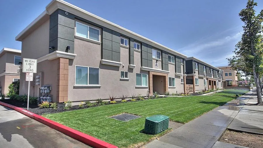 1186 Lincoln Boulevard — Photo 2