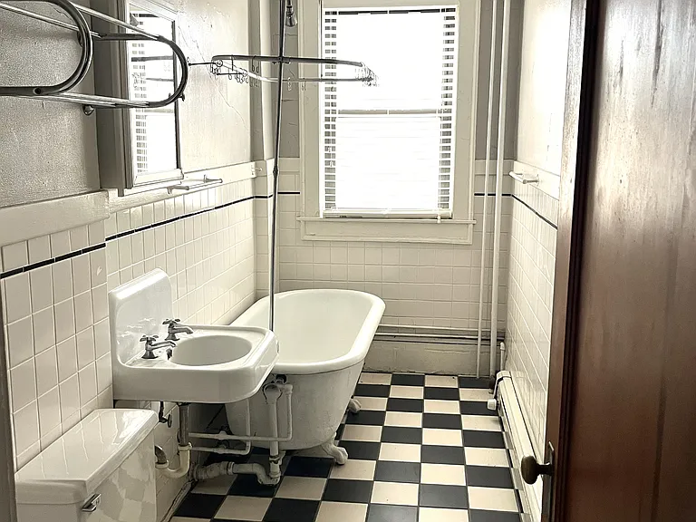2202 Hennepin Ave E — Photo 6