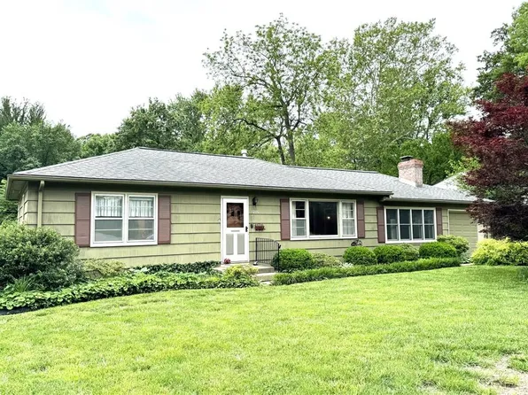 8215 W 88th St, Overland Park, KS 66212