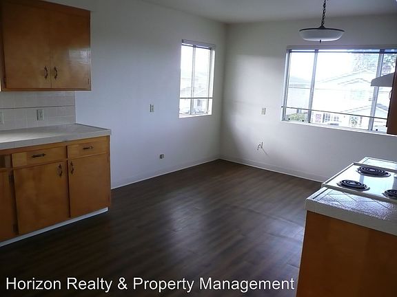 5th image of 2736-B Alder Ave