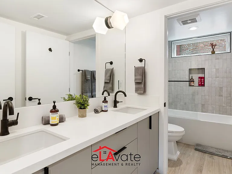 1035 N Serrano Ave #3 — Photo 18