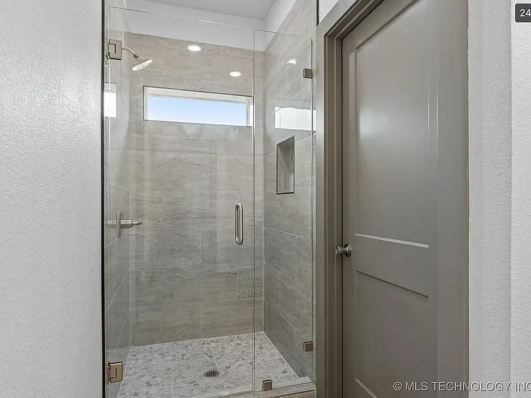 84 Michael Ave — Photo 19