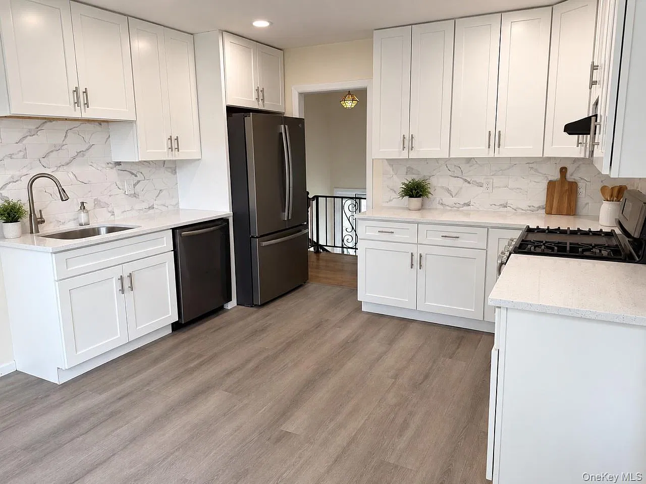 4 bed, 2.5 bath, 1808 sqft, $4,400 — Photo 3