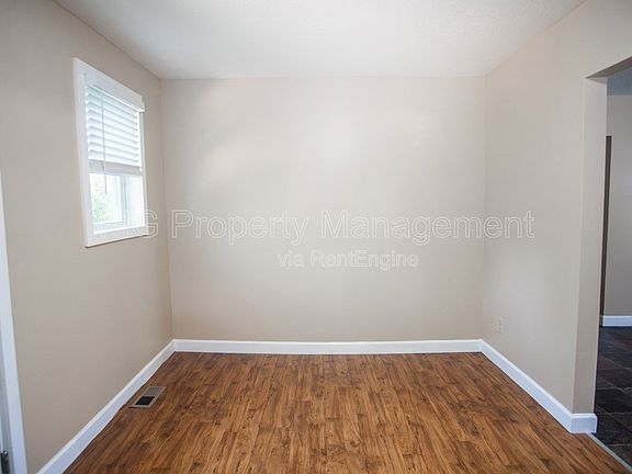 5th image of 210 Barnett Cir
