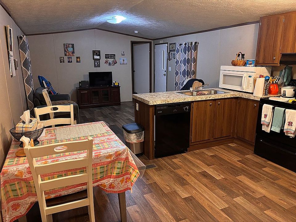 2nd image of 987 Vista Ln