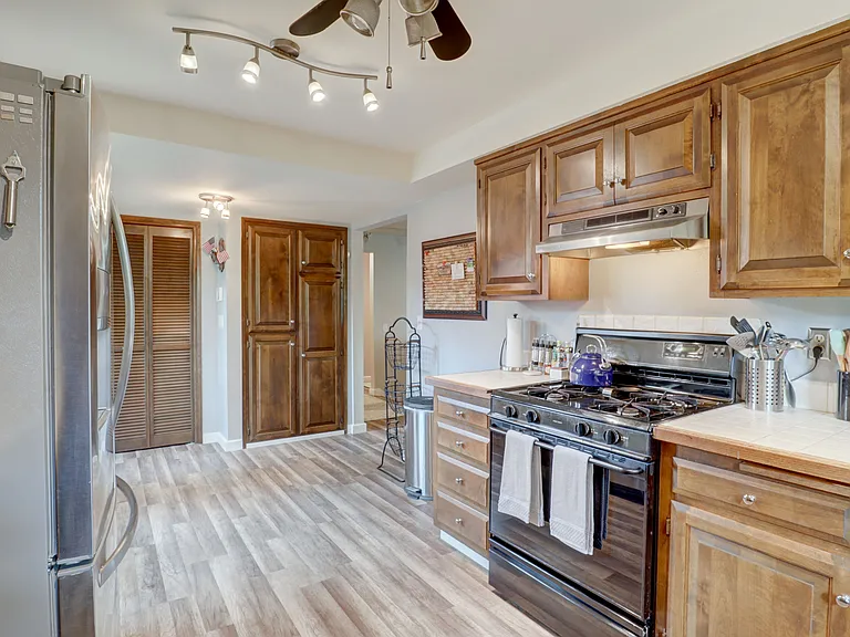Windemere Dr NW — Photo 21