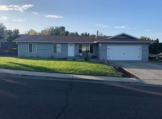 207 Palmer Dr, Selah, WA 98942