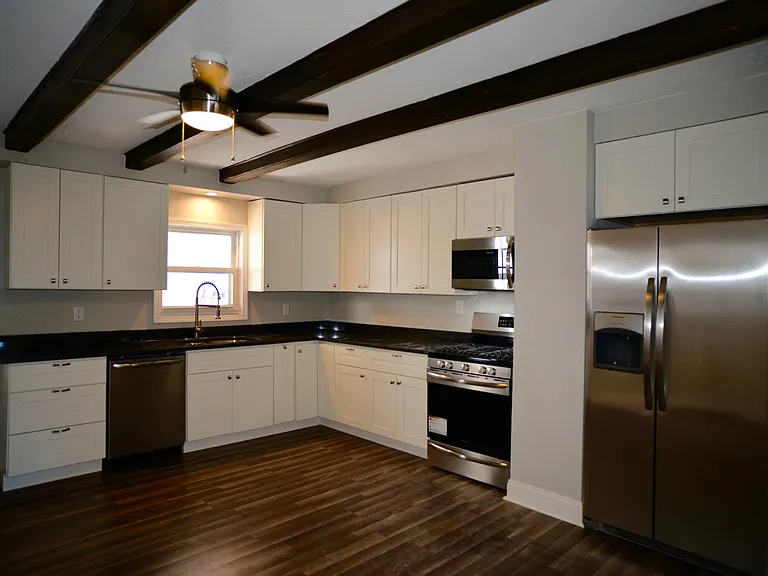 467 Taylor St — Photo 4