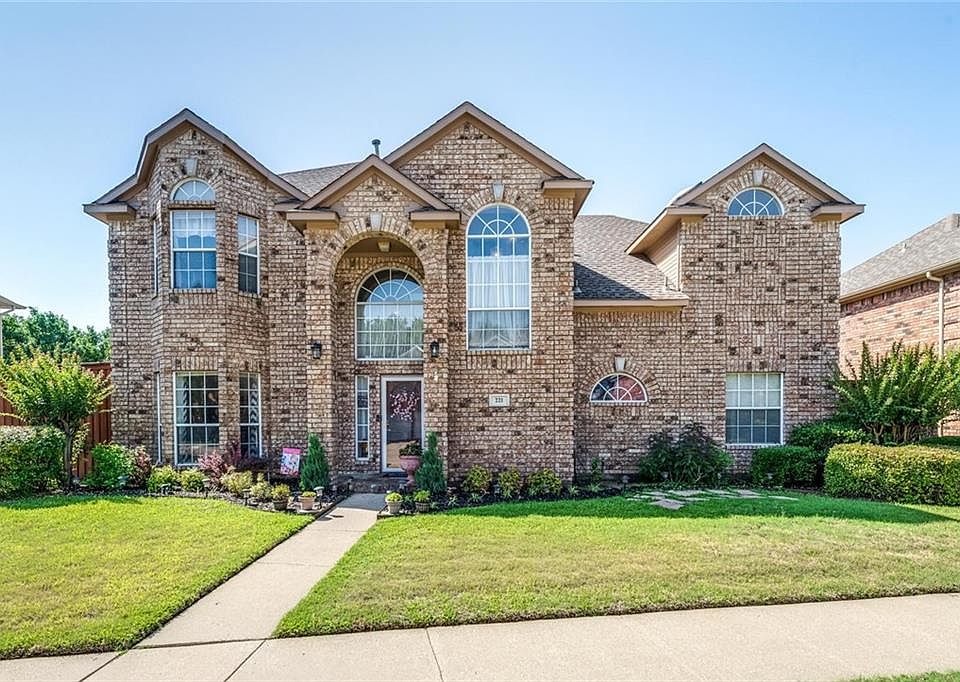 1st image of 221 Bay Cir
