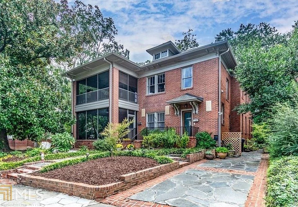 This one bedroom is at the back of this amazing tri-plex.