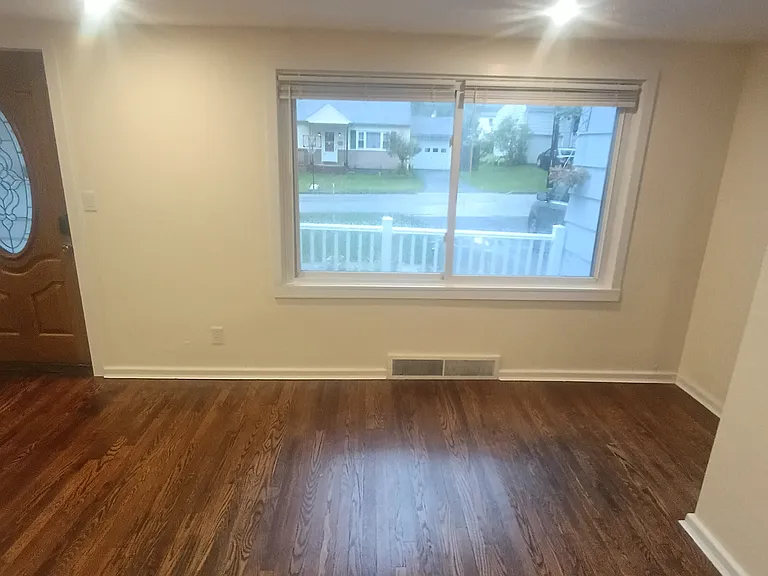 320 Hoffman Ave — Photo 8