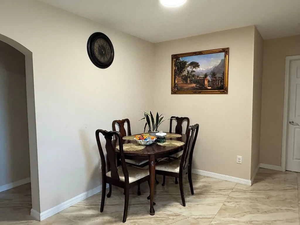 5 bed, 2109 sqft, $3,300 — Photo 3