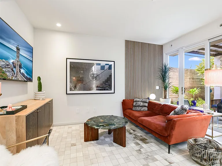 1603 Woodlawn Blvd #D — Photo 6