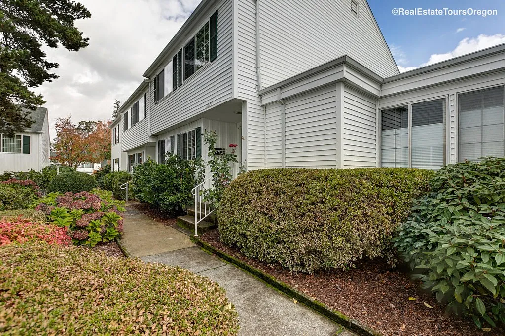 6070 SW Erickson Ave photo 1