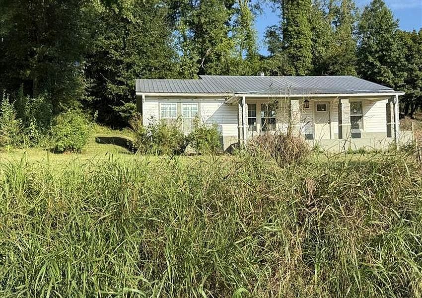 2nd image of 1604 Cave Spring Rd SW