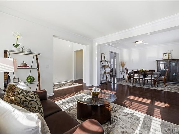 3rd image of 3658 Thornhill Dr