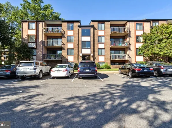 9730 Kingsbridge Dr APT 202, Fairfax, VA 22031