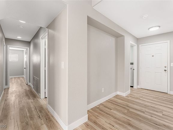 5th image of 3728 Shimmering Creek Ave