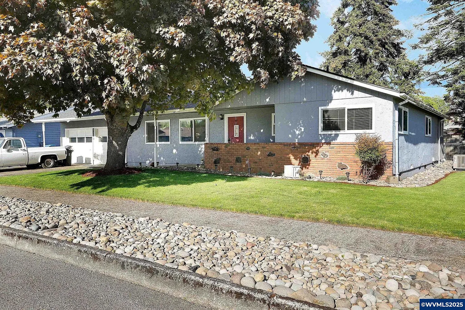 1470 N 4th Ave photo 1