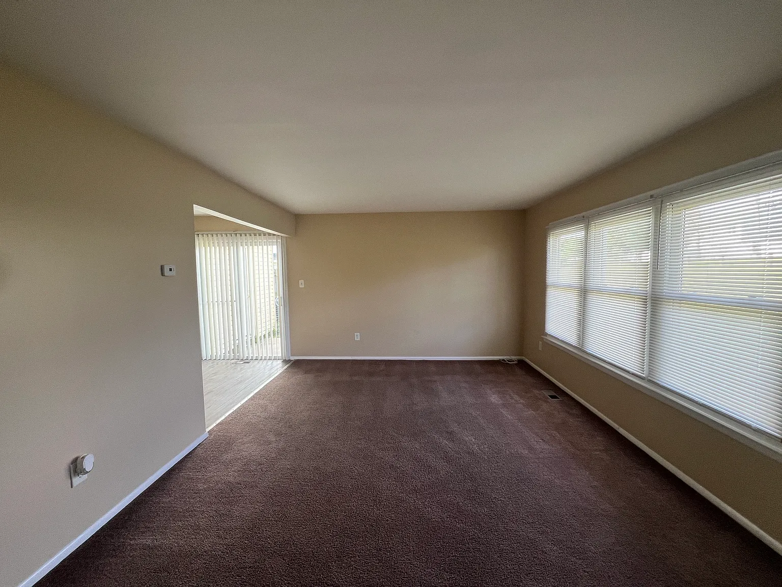 3 bed, 1122 sqft, $1,950 — Photo 2