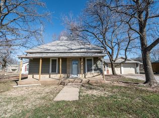 320 Greenwood St, Thayer, KS 66776